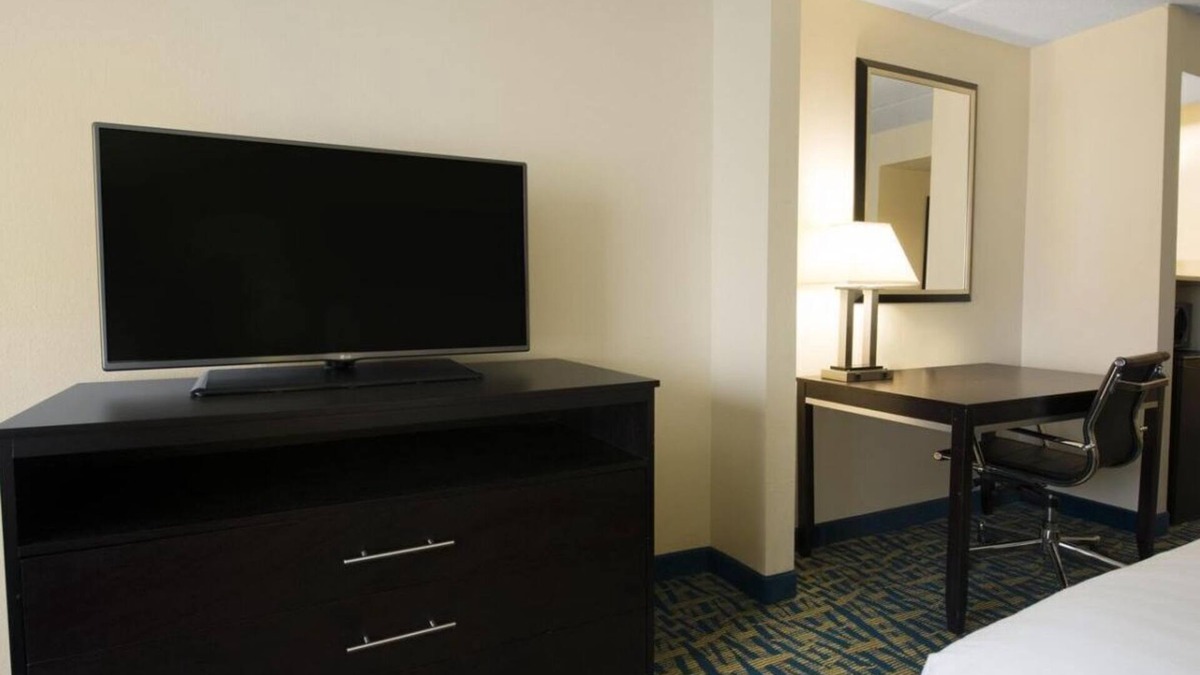 Savannah Hotel | Make Your Trip More Enjoyable! Free Parking, Close to Henderson Golf Club