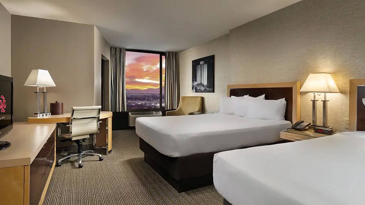 Downtown Las Vegas Hotel | Make Your Trip Unforgettable! 3 Convenient Units, Free Parking, Outdoor Pool