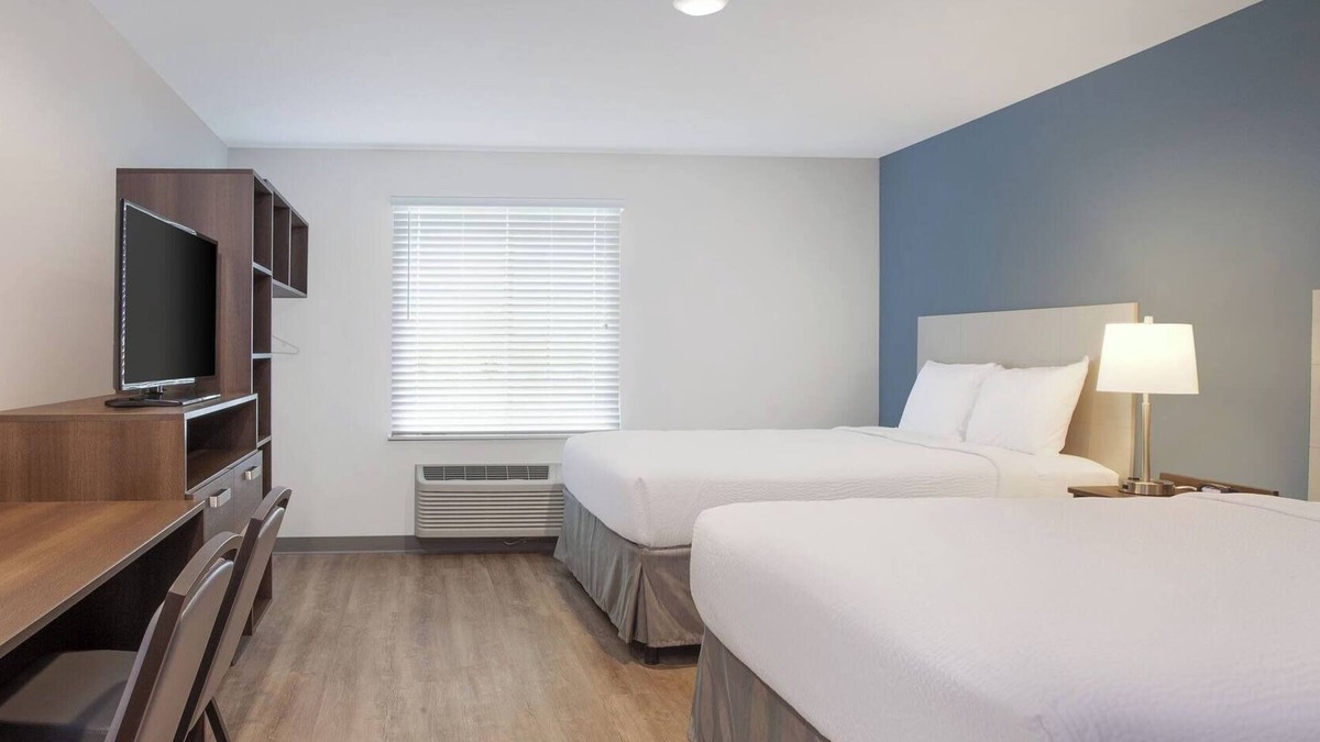 Newnan Hotel | Make Yourself at Home in a Three Clean Room w/Kitchen Near Top Attractions