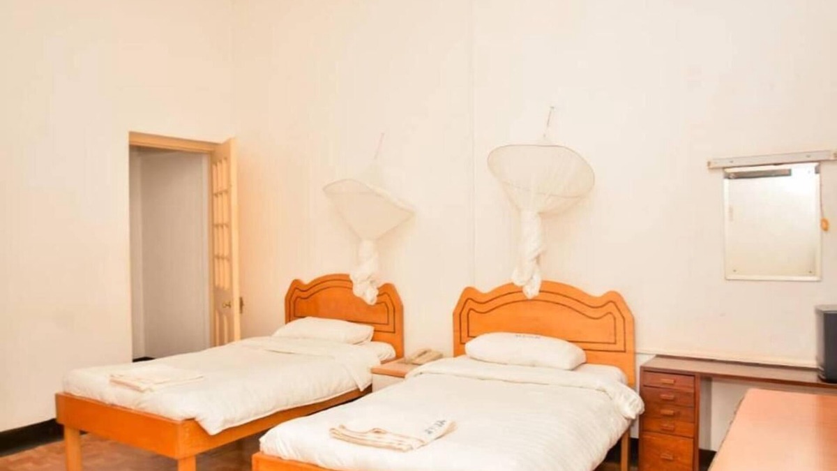 Kampala House | Makerere University Guest House Twin Room
