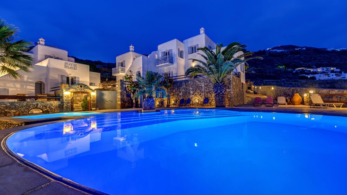 Tourlos Hotel | Maki's Place