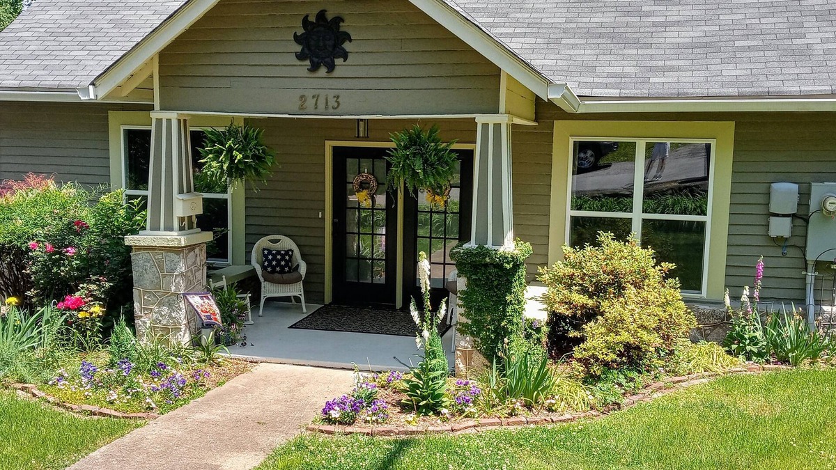 Chattanooga House | Makin' Memories What We Do Best, With Family and Your Tail Wagging Friends.
