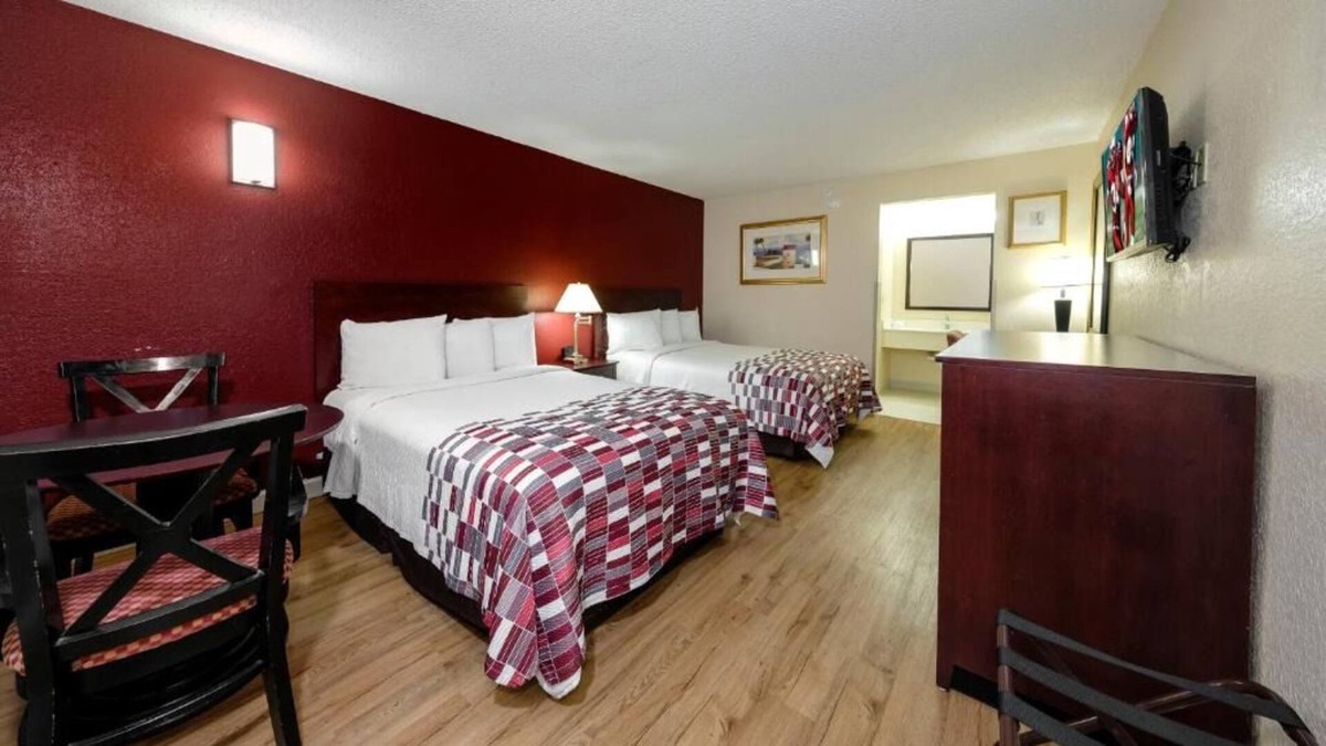 Ellenton House | Making The Best Memories Along The Way! Pet-friendly, Pool, Free Parking!