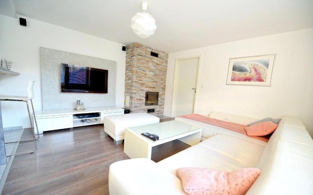 Banka House | Malý rodinný domček