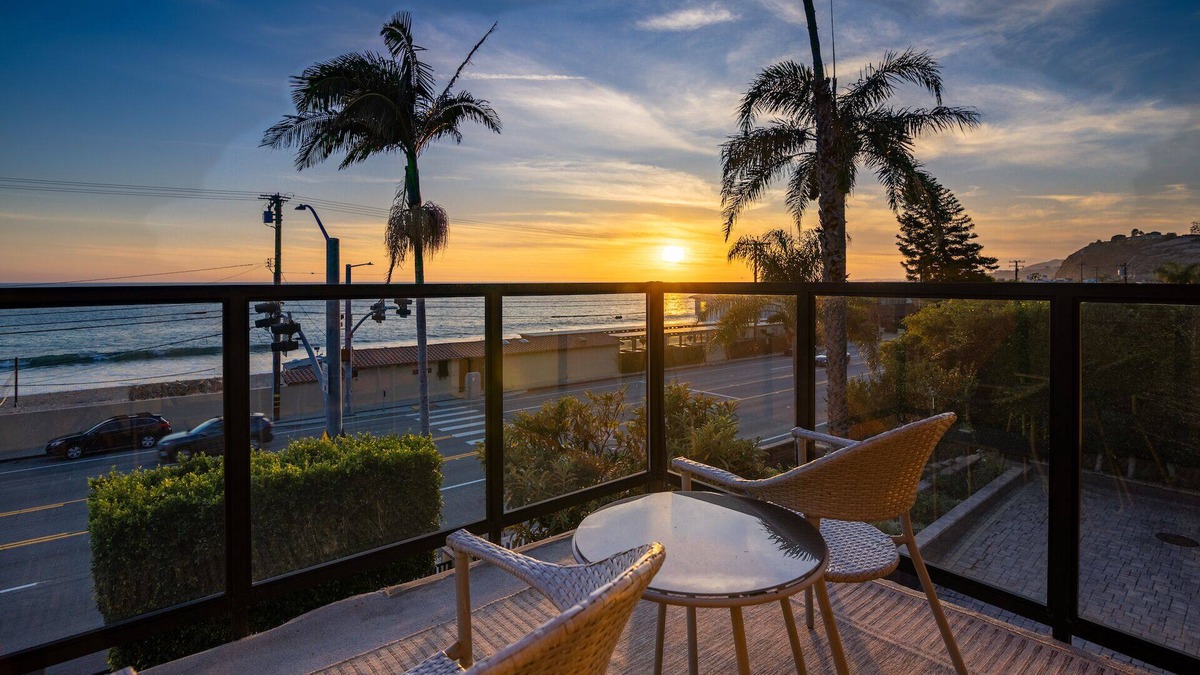 Eastern Malibu House | Malibu Ocean View Contemporary House with Pool