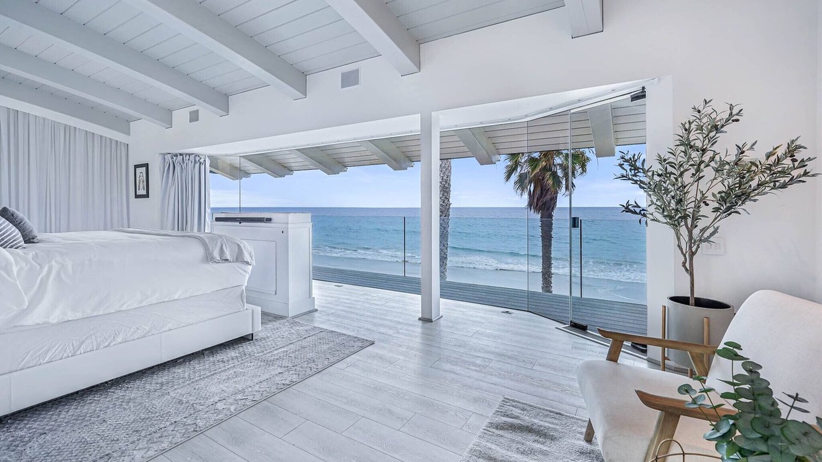 Eastern Malibu House | Malibu Private Beachfront Estate with Pool & Jacuzzi /4 Bedroom