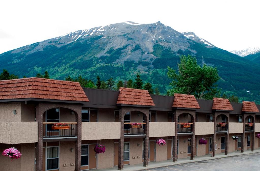 Jasper Cabin | Maligne Lodge