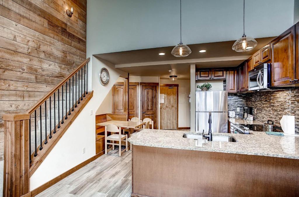 Lakeside Village Apartment | Mall 1424
