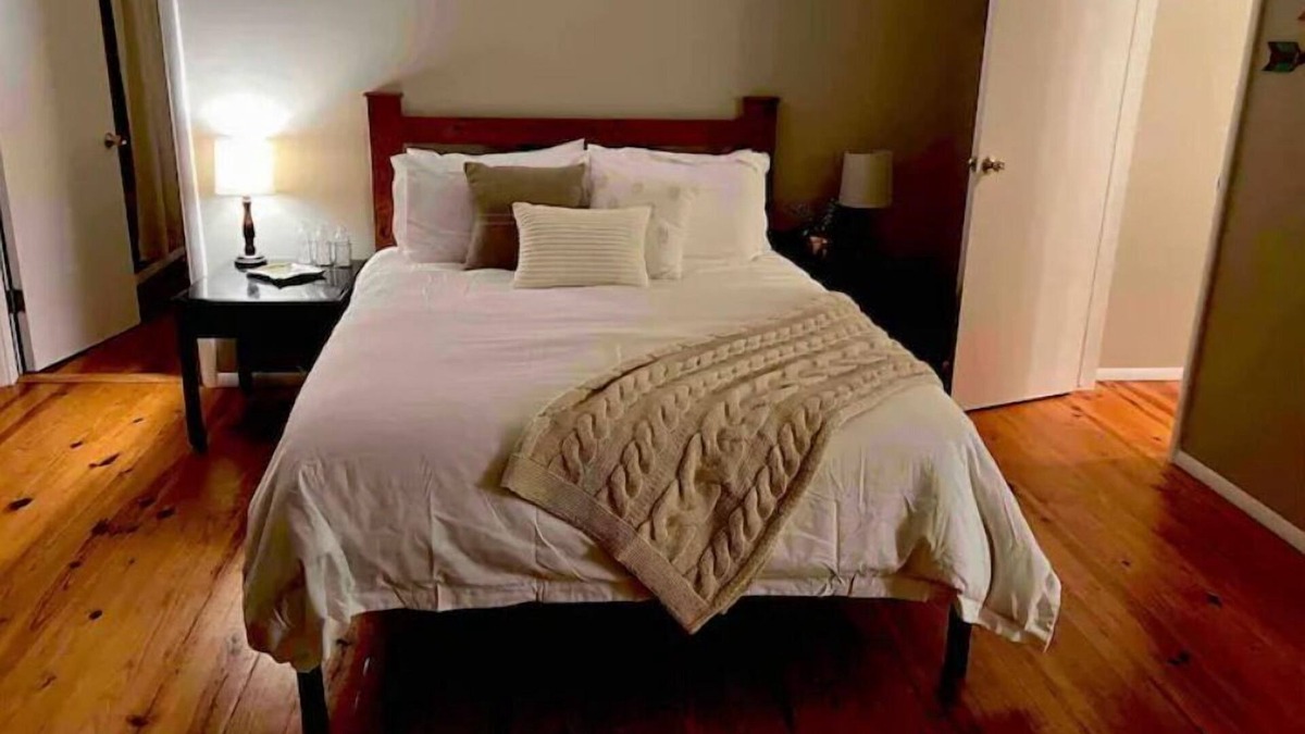 Metamora Cabin | Mallard Family Suite - Duck Creek Inn - Metamora