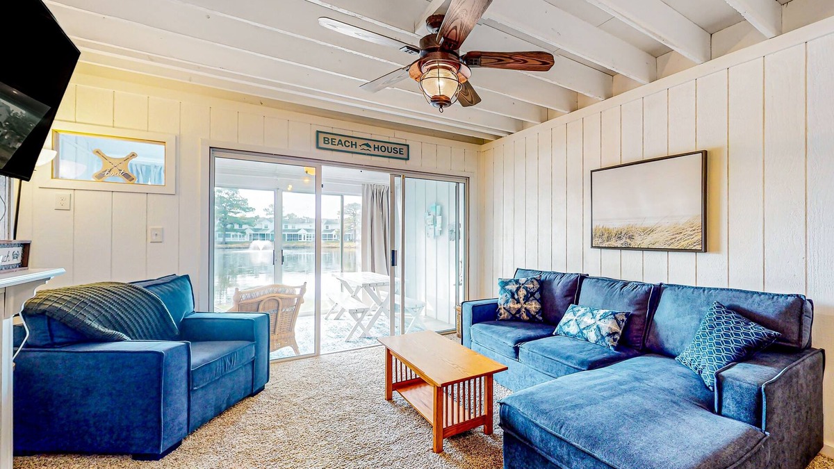 Selbyville House | Mallard Lakes townhouse in peaceful community with pool, hot tub, fishing pier
