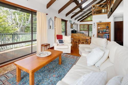 Malua Bay Apartment | Malua Bay Treehouse, Walking Distance to Beach