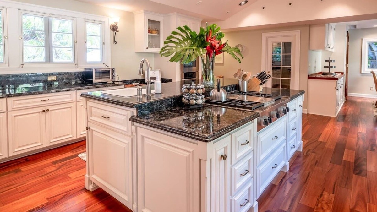 Diamond Head - Kapahulu - St. Louis House | Maluhia Estate - Surrounded by lush tropical gardens Minutes to Beaches& Waikiki