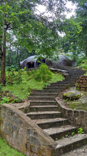 Devikolam Villa | Mamalakandam Rock Cave at Diya Homestay
