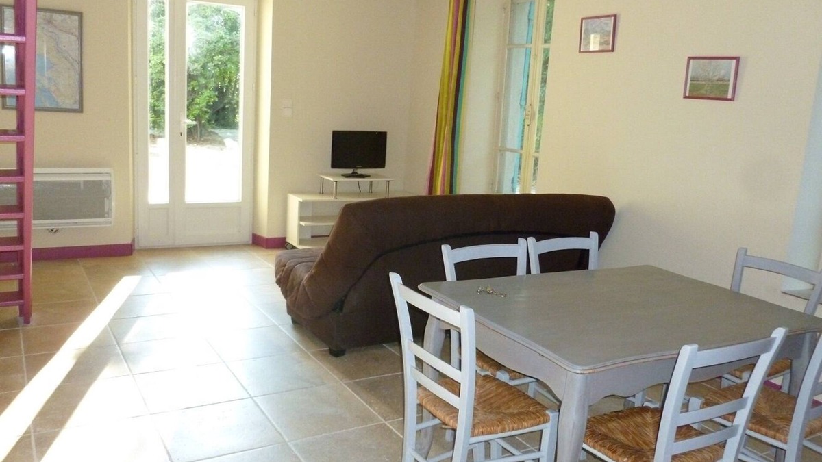 Arles House | MANADE WHITE - COTTAGE FOR 5 PEOPLE
