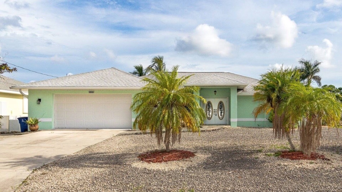 Manatee Bay House | Manatee Bay Serenity Beautifully appointed 3 bedroom 2 bath, waterfront pool home in St. James City, Florida!