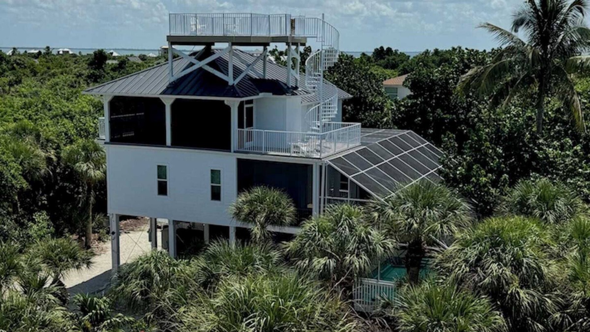 North Captiva House | Manatee Haven: Screened-in Pool, Spa and Elevator! 2 Golf Carts