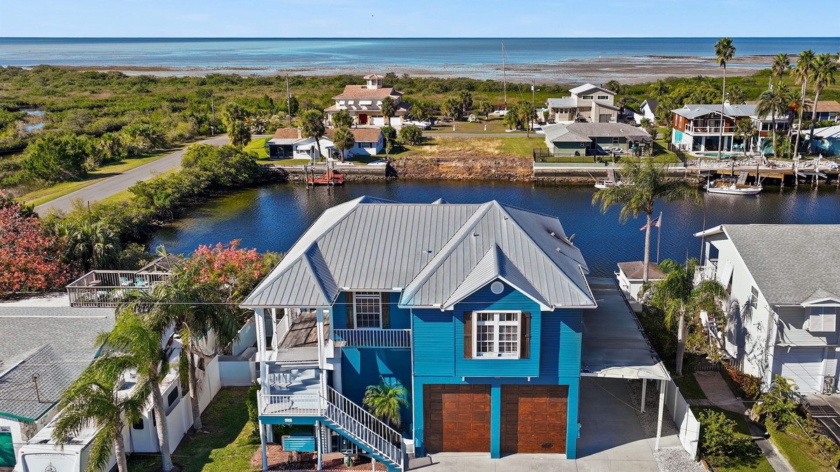 Spring Hill House | Manatee time! Waterfront Home, floating dock, kayaks, paddle boards, gulf access