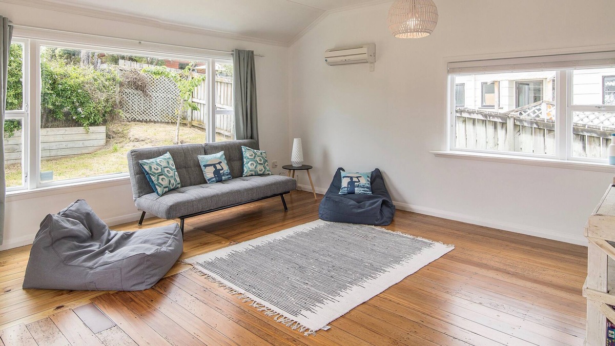 Raumati Beach Cottage | Manawa o Raumati - Raumati Beach Holiday Home