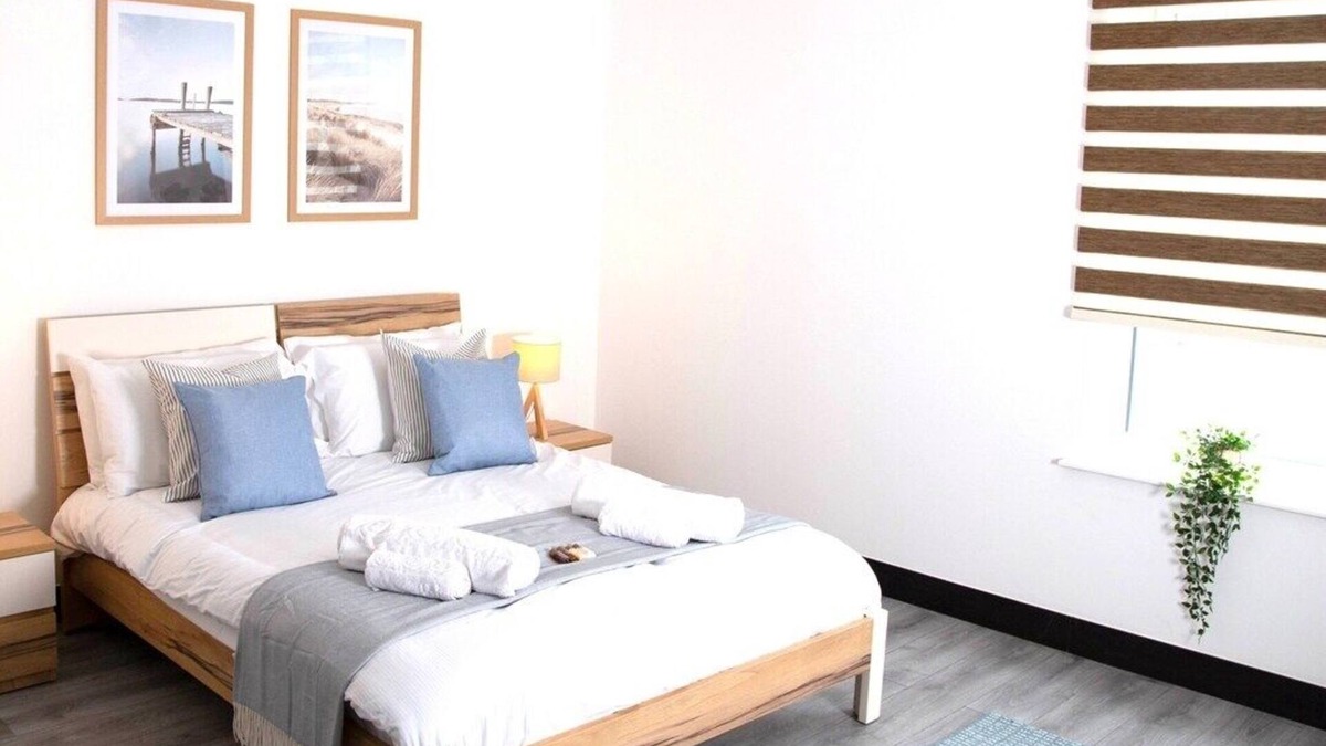 Old Trafford Apartment | Manchester 3 Bed apartment By Bevolve - Free parking