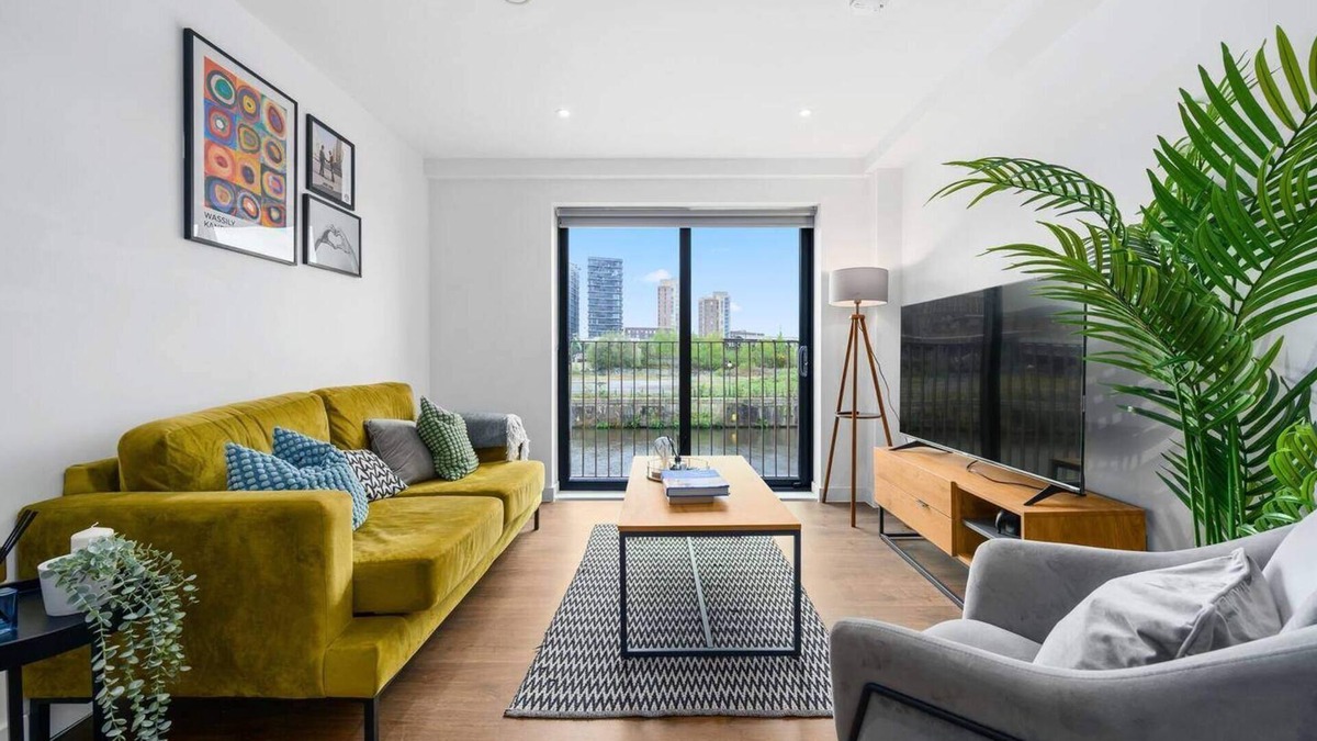 Salford Apartment | Manchester - Apartment - Sleeps 5 - Parking