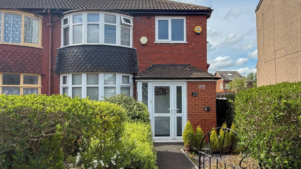 Manchester House | Manchester Home Away from Home