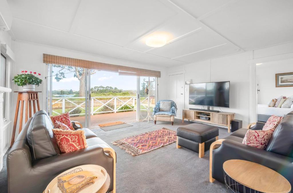 Cremorne House | Mandalay Beach House on Pipe Clay Lagoon