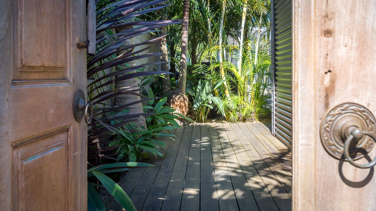 Kiama House | Mandalay is nestled in lush tropical gardens!