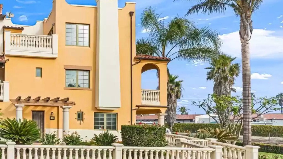 Oxnard Shores House | Mandalay Shores Townhome