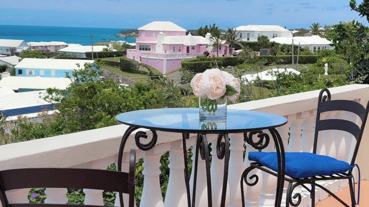 Hamilton Parish Bed & Breakfast | Manders Estate Ocean View Bed & Breakfast - Wake Up to Paradise