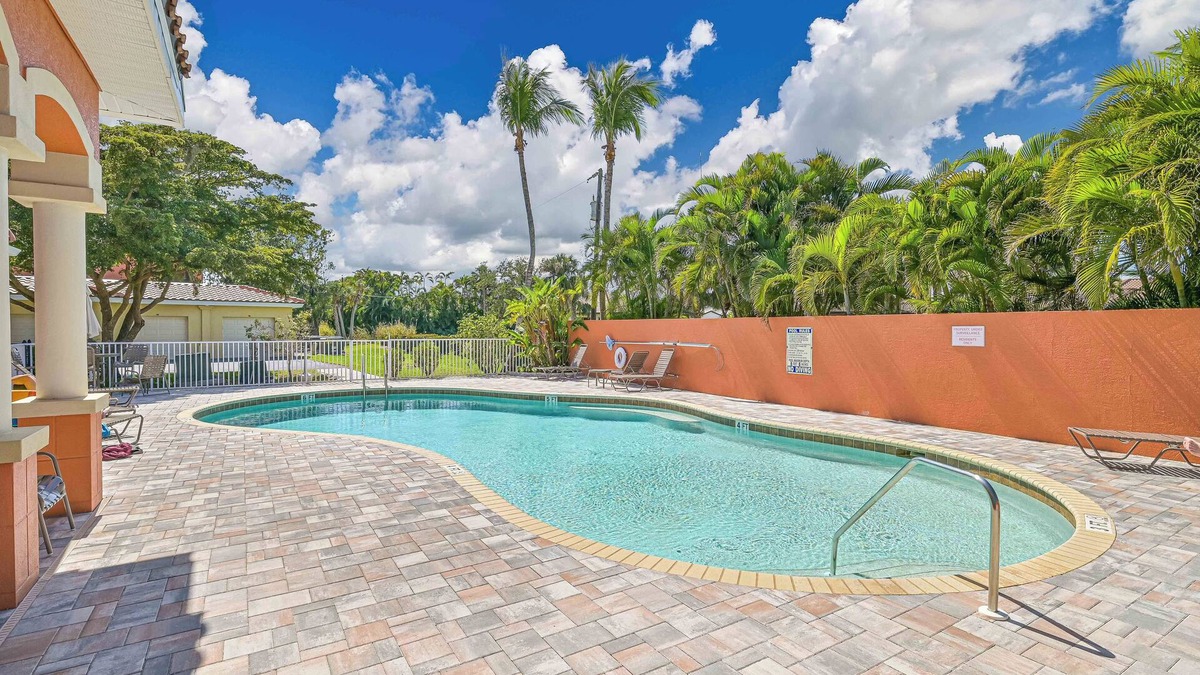 Iona Condo | Mandolin Bay First Floor Condo with Garage