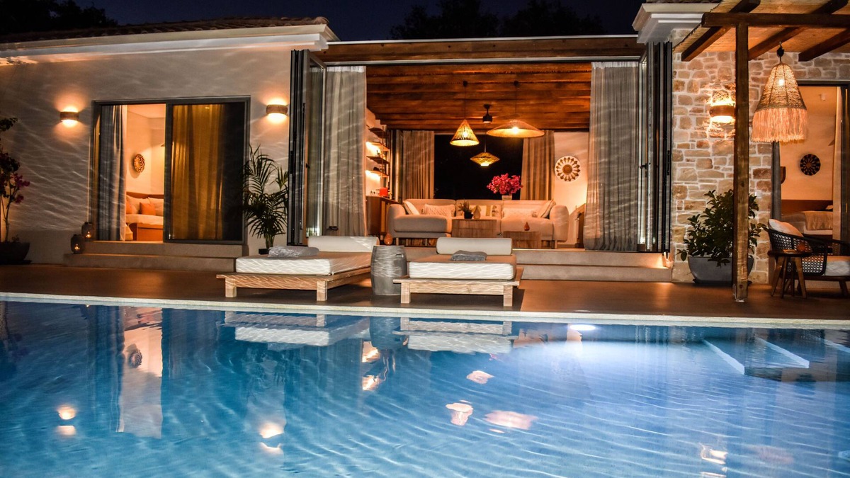 Koukounaries Hotel | Mandraki Village Boutique Hotel