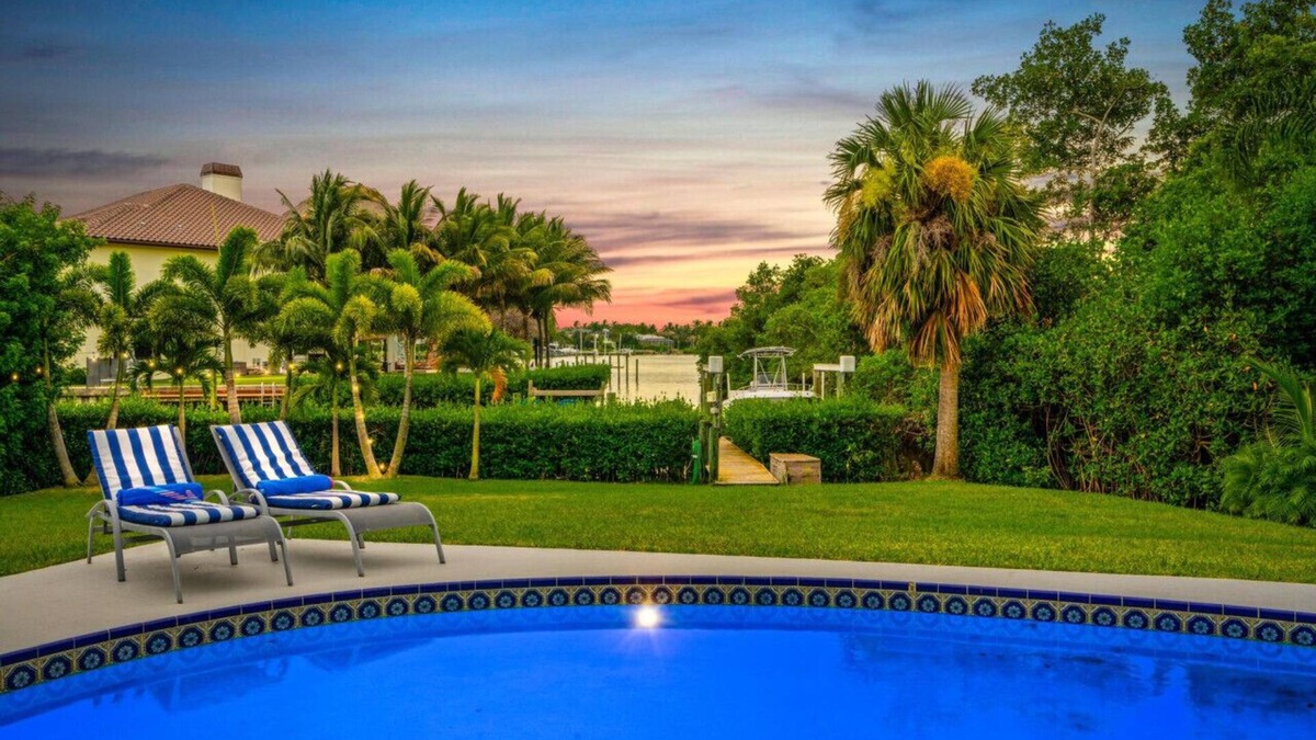 Tequesta House | Mangrove Cove - Waterfront on the Lox! Heated Pool, Putt-Putt, Kayaks