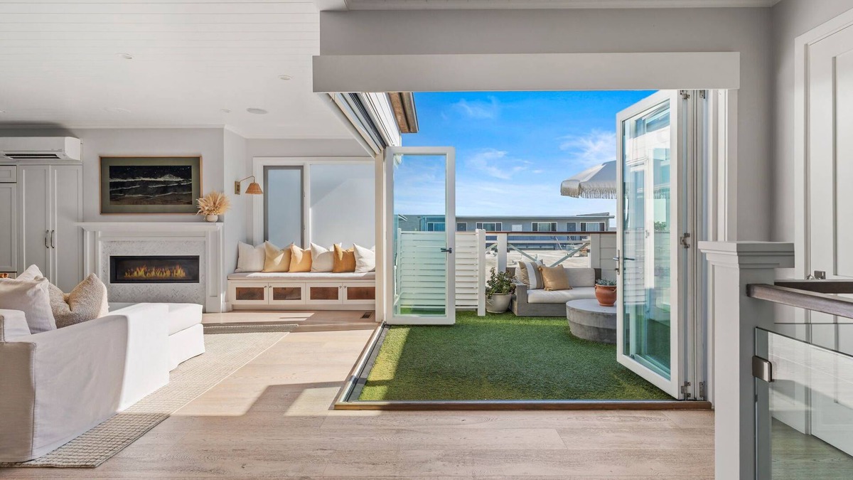 The Strand House | Manhattan Beach Luxury 4Bed | Walk to Pier | Sauna