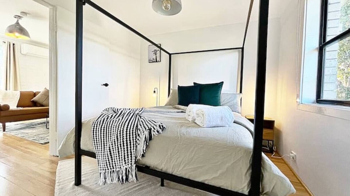 Batehaven Apartment | Manhattan - Stylish 1BR Beachfront on Casey’s