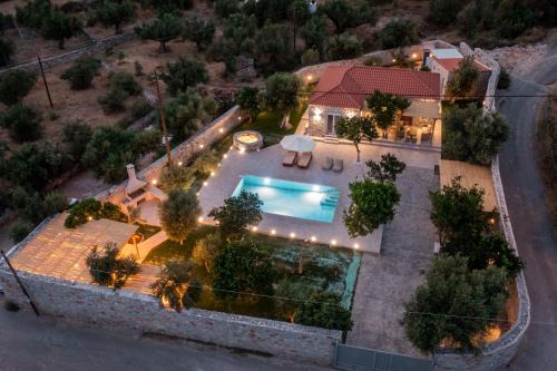 East Mani Villa | Mani Luxury Villa with Private Pool