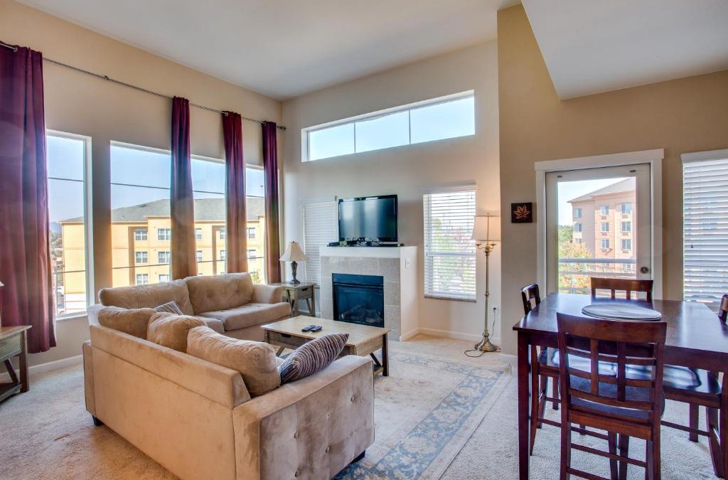 Bridgeton Apartment | Manifest Upscale Spacious 2BD/2BA Apartment w/ balcony, fireplace