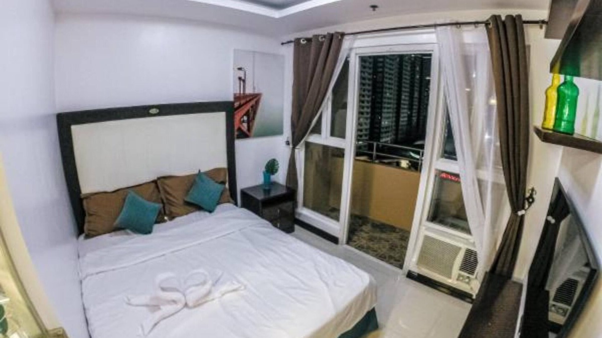 Barangay 670 Apartment | Manila Deluxe Room W Balcony 60% Discount This Month W Free Sauna & Pool Access