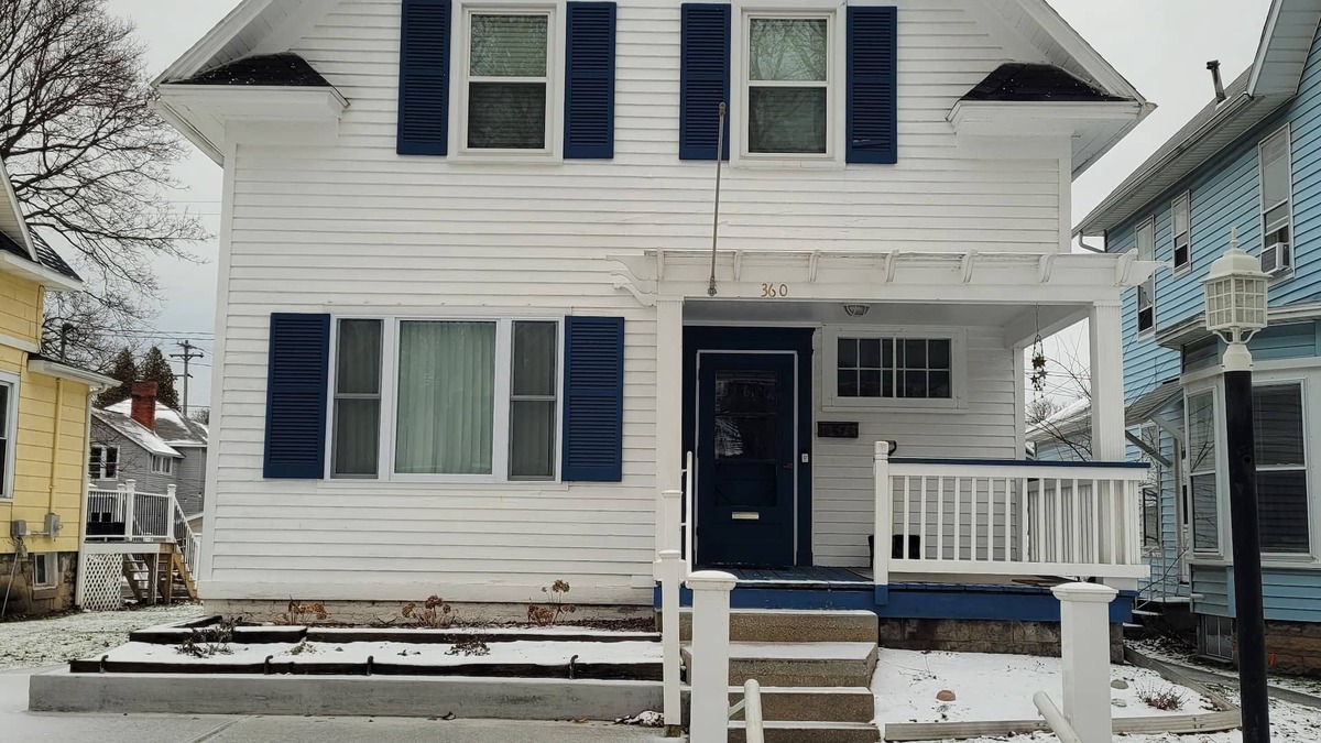 Manistee House | Manistee House-Great Location, close to downtown and the beach