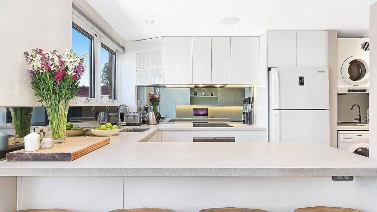 Manly Apartment | Manly - Free parking, WIFI, Office, Pool, Coffee Machine