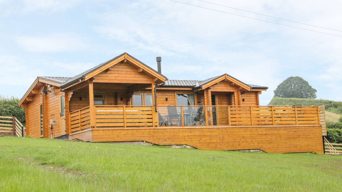Bettws Cedewain Cottage | MANOR FARM LODGES - DRAGON LODGE, family friendly in Newtown