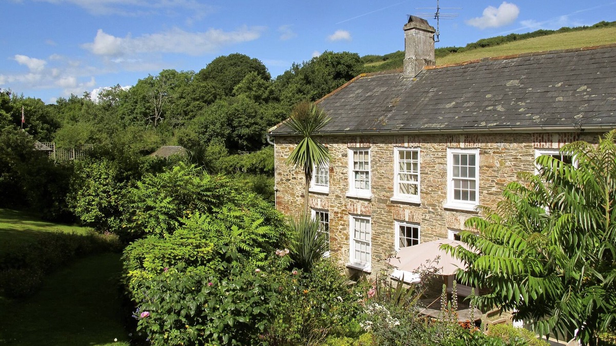 Dartmouth House | MANOR FARMHOUSE, pet friendly, luxury holiday cottage in Dittisham