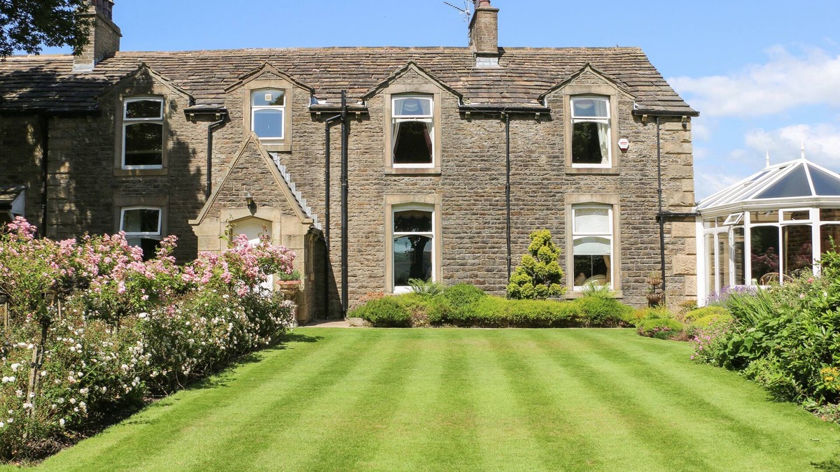 Accrington Cottage | Manor House