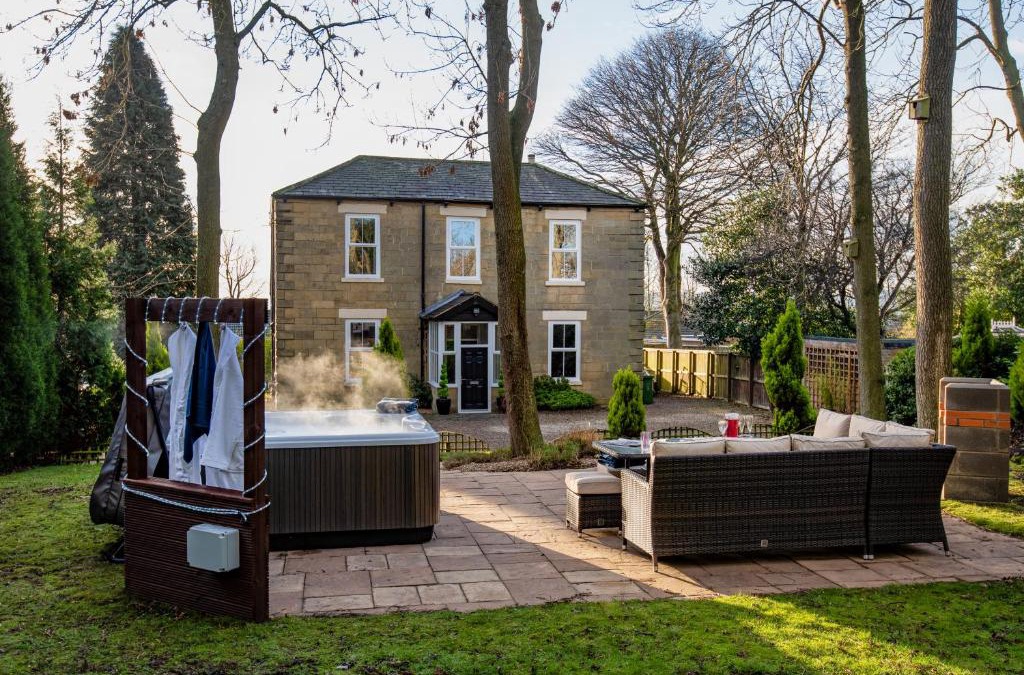 Chester-le-Street House | Manor House - Hot Tub House for max 10 people