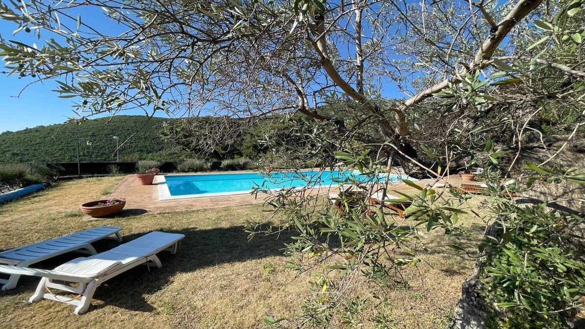 Baiano Apartment | Manor house in Umbria with pool - sleeps 8