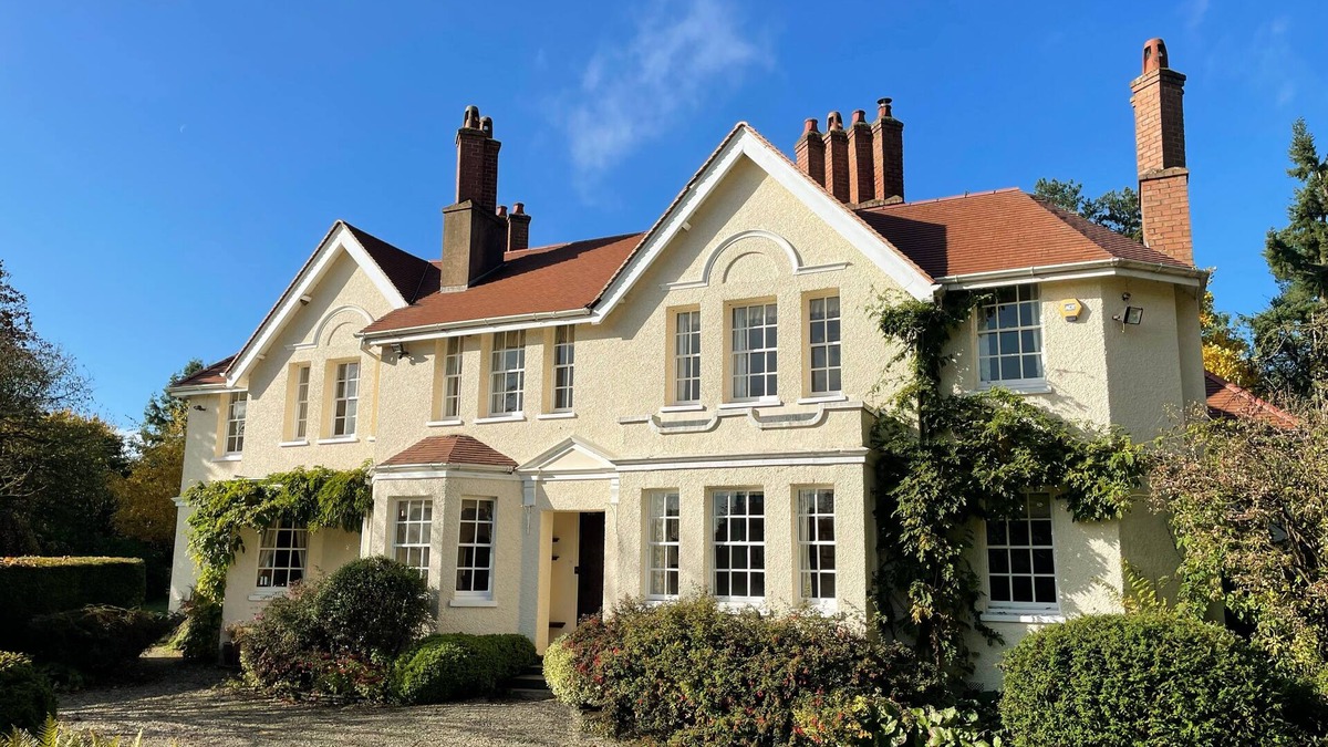 Ludwel House | Manor house set in five acres of gardens with private golf course, near Ludlow.