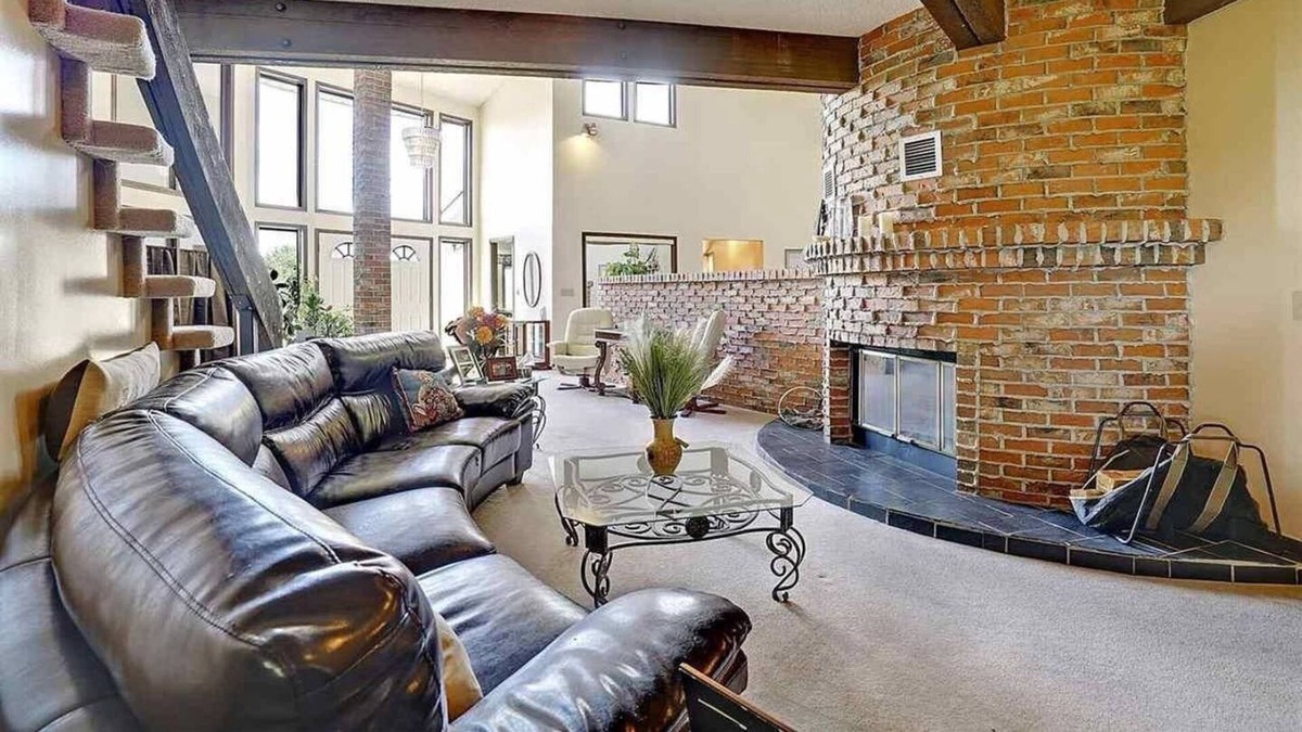 Division No. 11 House | MANSION - 7500 Sq. Ft. - Luxurious - Peaceful - Wildlife - Countryside Vibe