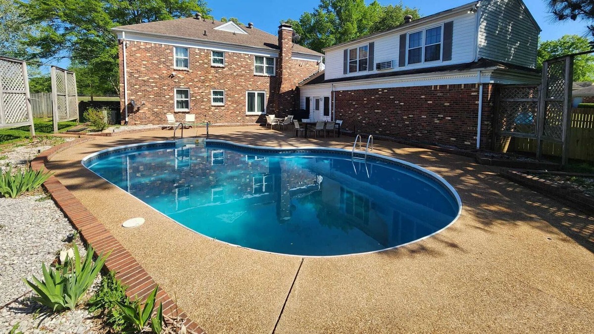 Cordova House | Mansion mostly King Beds fronting Golf Course near Mall