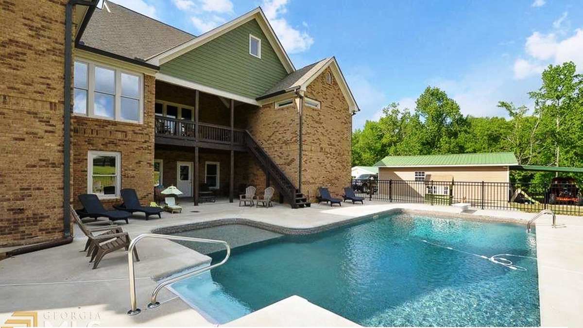 Villa Rica House | MANSION-PRIVATE POOL5br, 4ba, 13 beds. 2 Full Kitchens, Outdoor dining