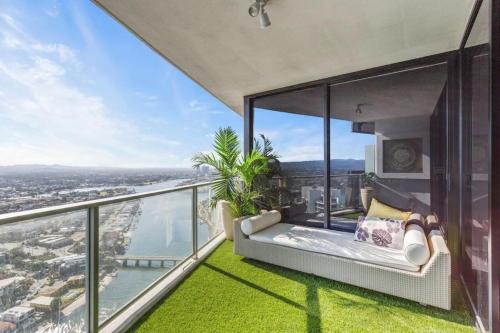 Surfers Paradise Apartment | Mantra Circle on Cavill High Floor Spa Luxury