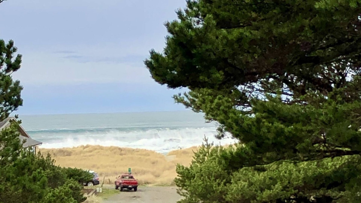 Manzanita Cabin | Manzanita Ocean View on quiet street